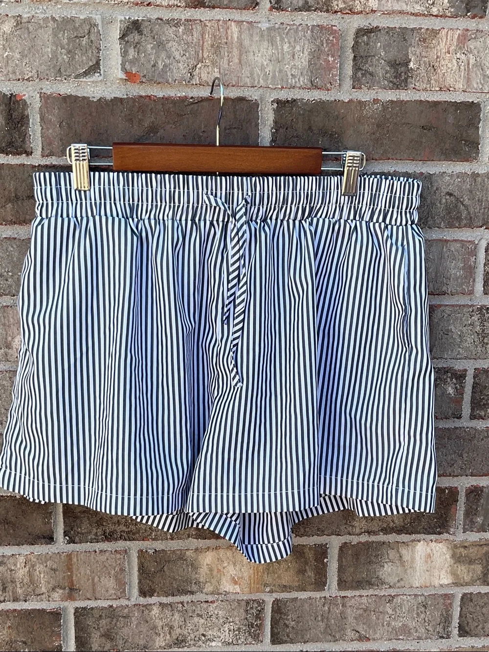 Take 50% OFF-Women’s Gray and White Striped Elastic Waist Shorts, Size-2XL